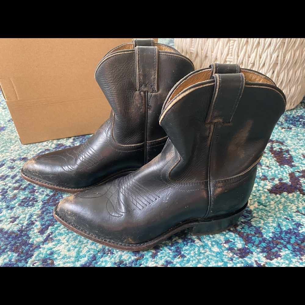 Frye short vintage cowboy booties